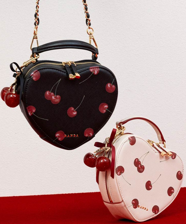 LOVERARY ピカチュウ ハート柄 ハンドバッグ ポケモン』デザインの商品が「ラブラリー バイ フェイラー」にて